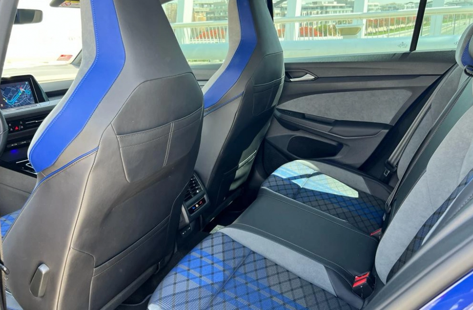 Picture Volkswagen Golf R 2023-2024 