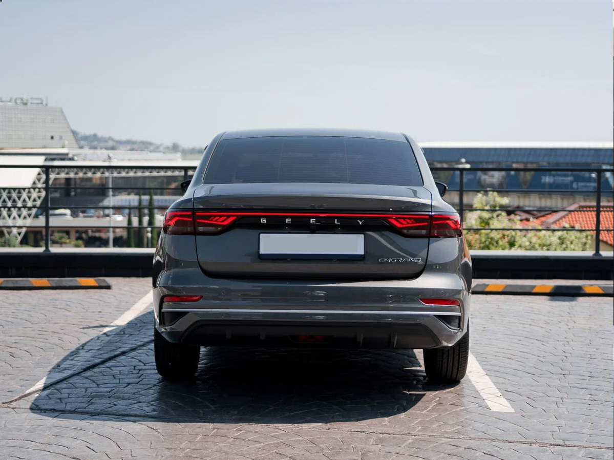 Geely Emgrand 2025