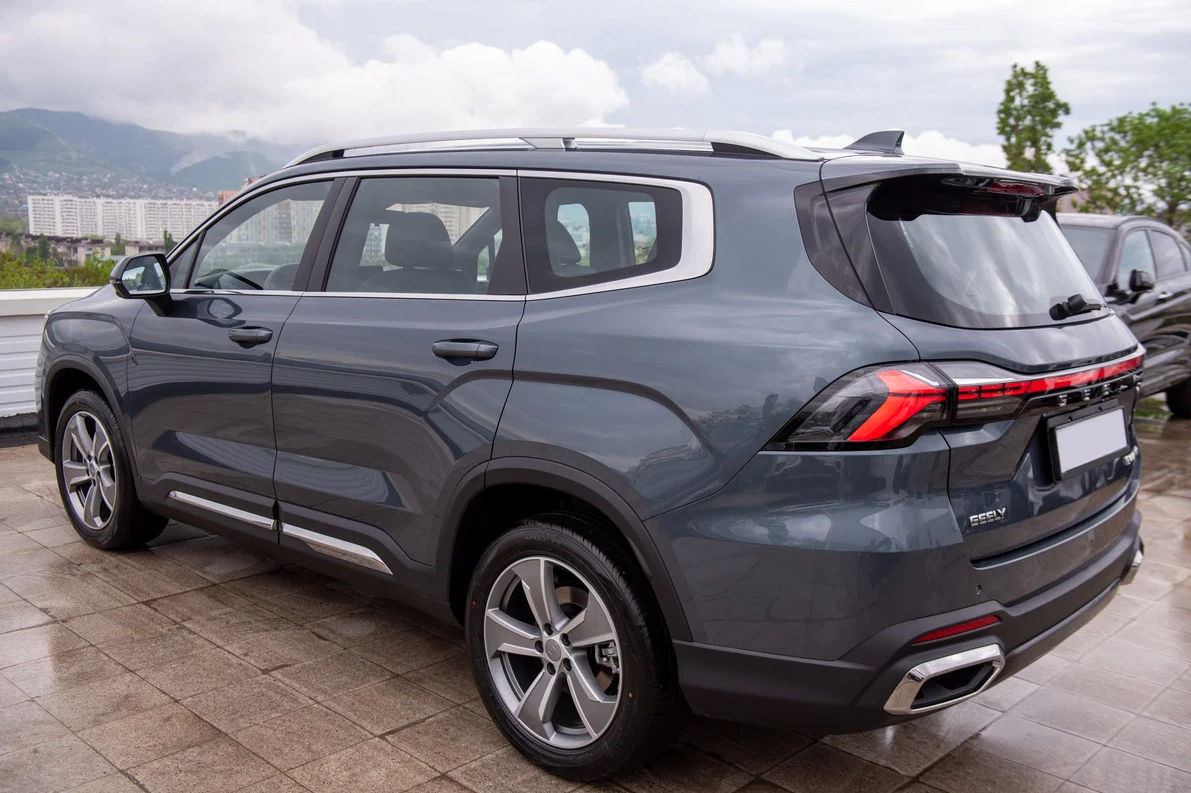 Geely Okavango 2025